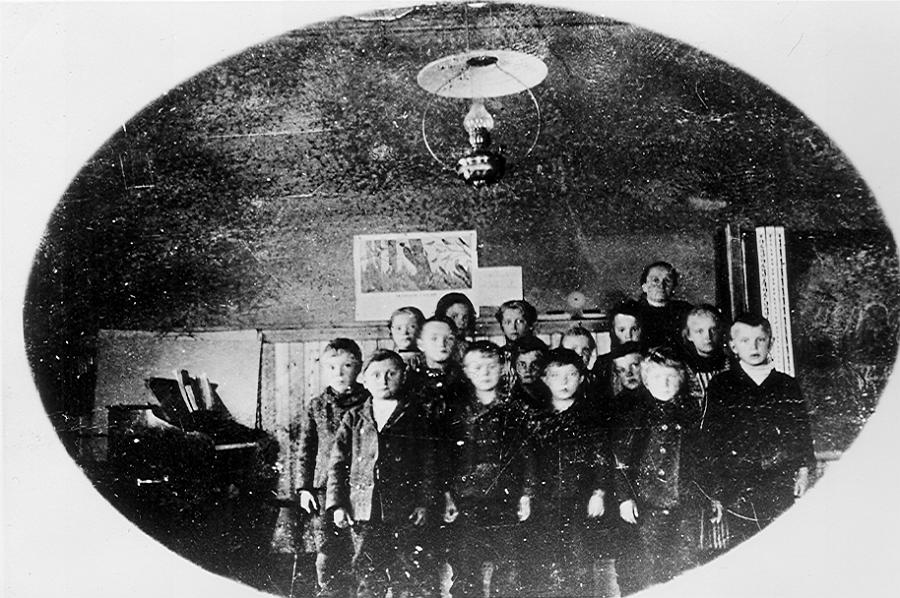 Lainio 11 C.jpg - Skolklass 1913 - 14.